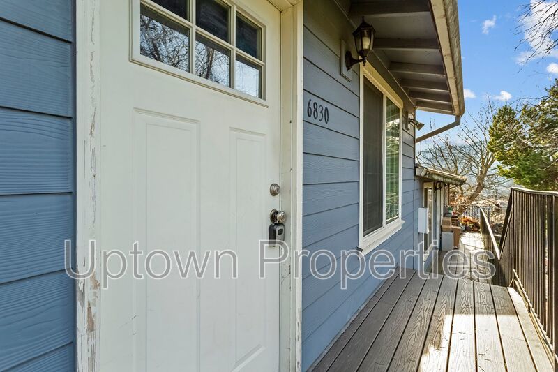 Charming 1-Bedroom Apartment in North St. Johns! property image