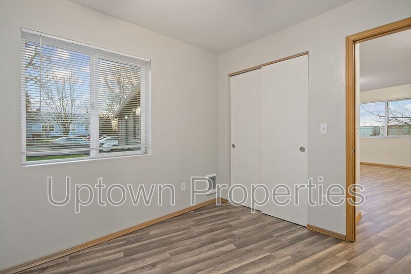 Charming 2BD/1BTH Apartment in Prime NE Portland Location property image