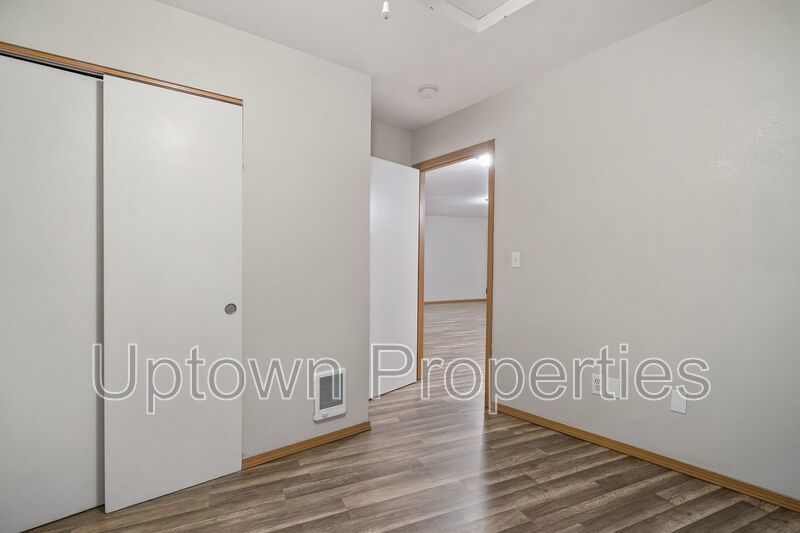 Charming 2BD/1BTH Apartment in Prime NE Portland Location property image