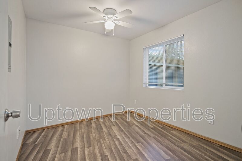 Charming 2BD/1BTH Apartment in Prime NE Portland Location property image