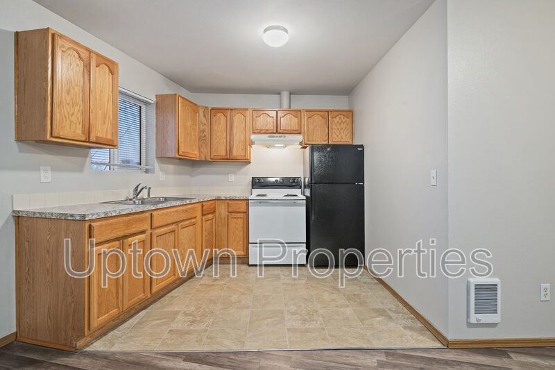 Charming 2BD/1BTH Apartment in Prime NE Portland Location property image