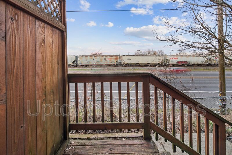 Charming 2BD/1BTH Apartment in Prime NE Portland Location property image