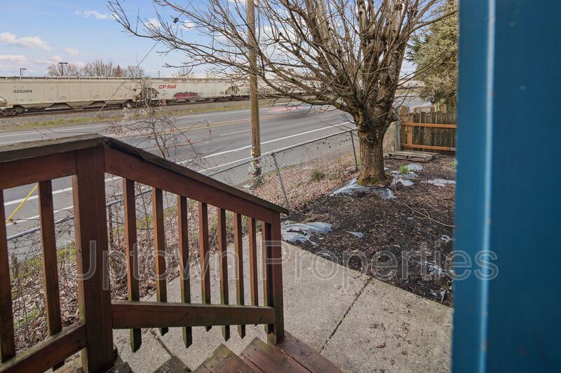 Charming 2BD/1BTH Apartment in Prime NE Portland Location property image