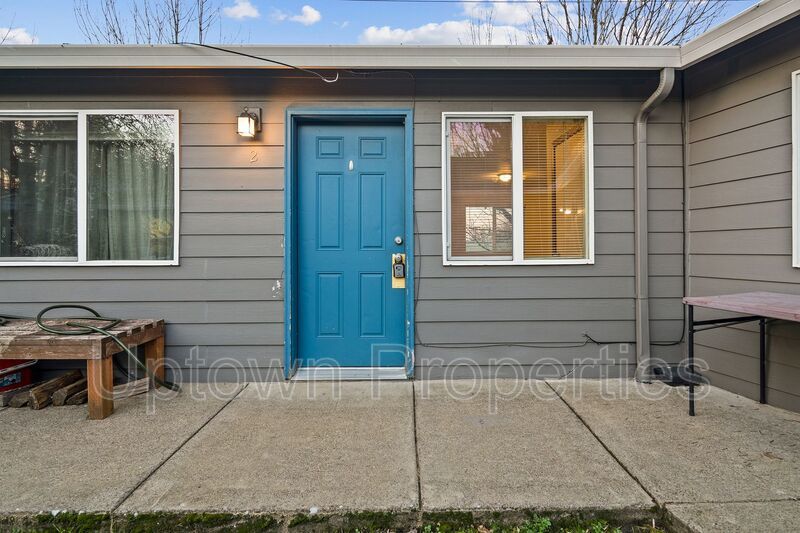 Charming 2BD/1BTH Apartment in Prime NE Portland Location property image