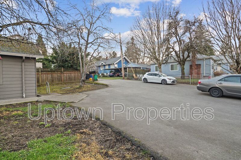 Charming 2BD/1BTH Apartment in Prime NE Portland Location property image