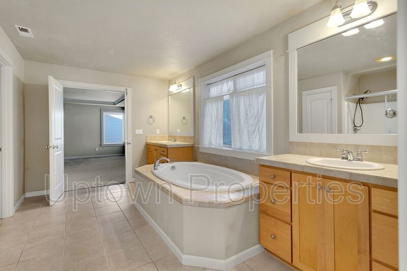 Fabulous 4BD/2.5BTH/2-Car Garage Renaissance Home in Rock Creek / Bethany area property image