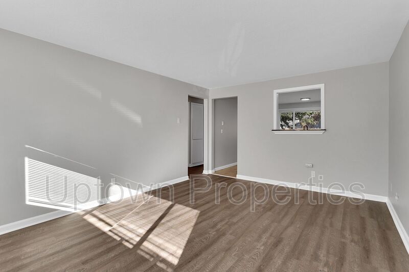 2BD/1BTH in Central Hillsboro + 1-Car Garage property image
