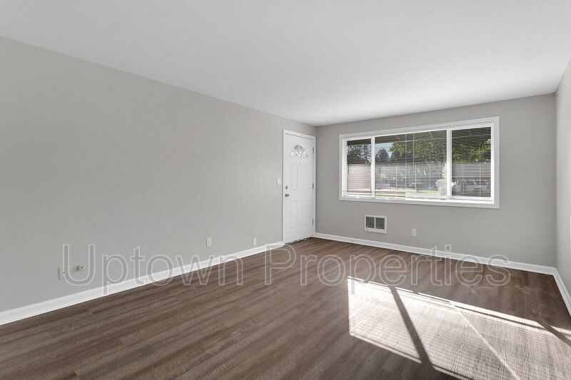 2BD/1BTH in Central Hillsboro + 1-Car Garage property image