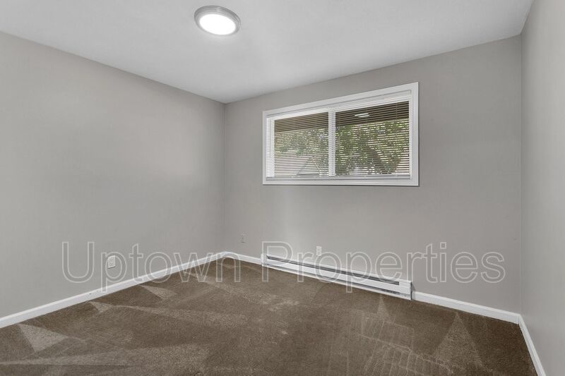 2BD/1BTH in Central Hillsboro + 1-Car Garage property image