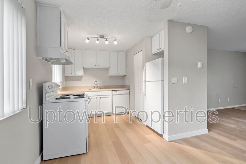 Ground Floor 3 bed - $100 Total Move In! Laundry Onsite - Walk to public transit!! property image