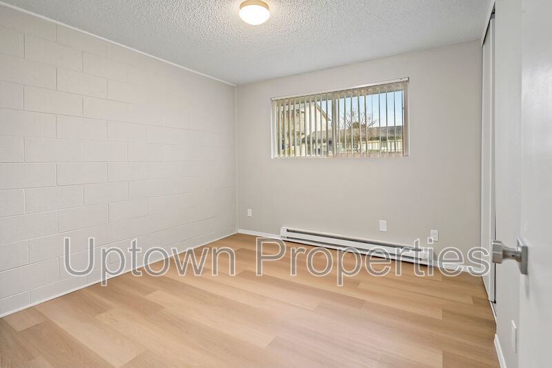 Ground Floor 3 bed - $100 Total Move In! Laundry Onsite - Walk to public transit!! property image