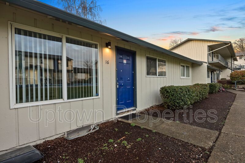 Ground Floor 3 bed - $100 Total Move In! Laundry Onsite - Walk to public transit!! property image