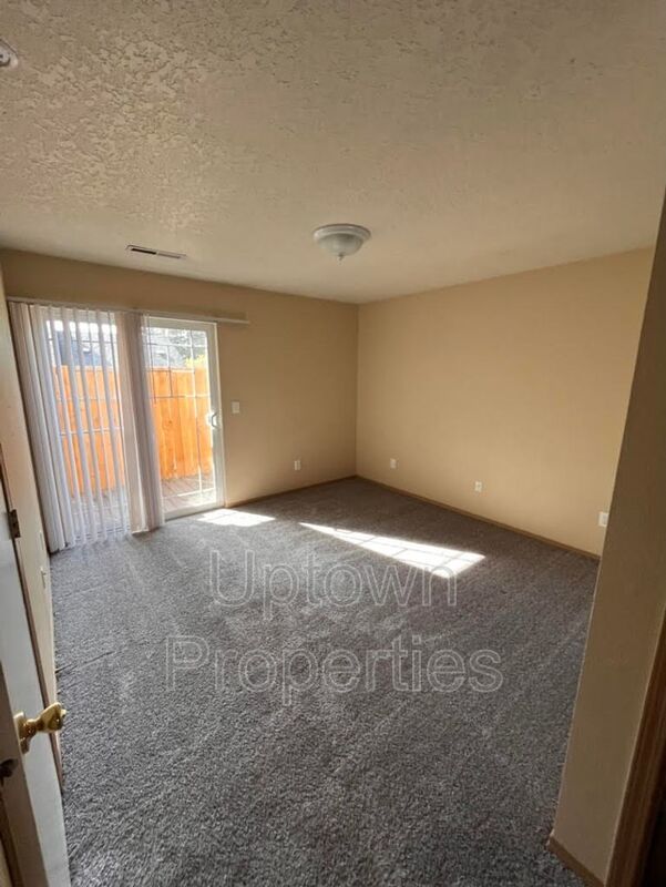 Spacious 3BD/2.5BTH Duplex in Happy Valley property image