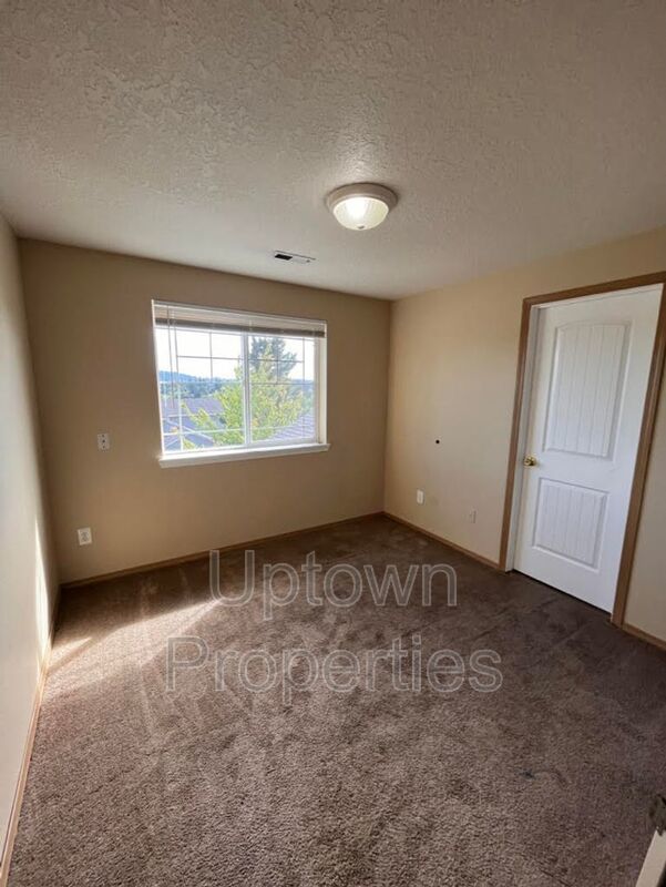 Spacious 3BD/2.5BTH Duplex in Happy Valley property image