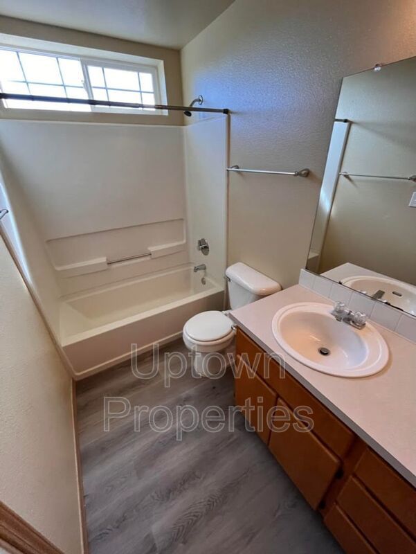 Spacious 3BD/2.5BTH Duplex in Happy Valley property image