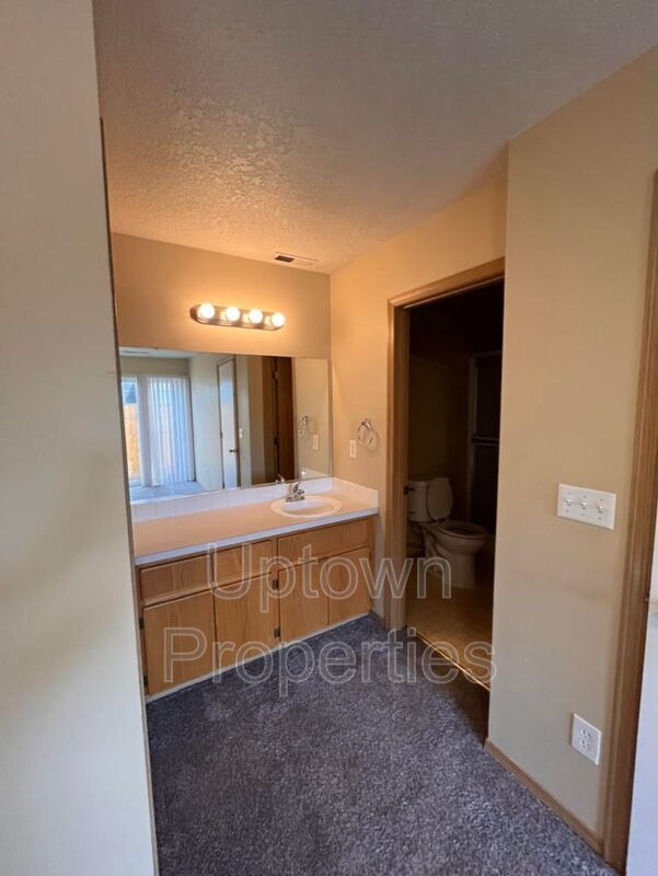 Spacious 3BD/2.5BTH Duplex in Happy Valley property image