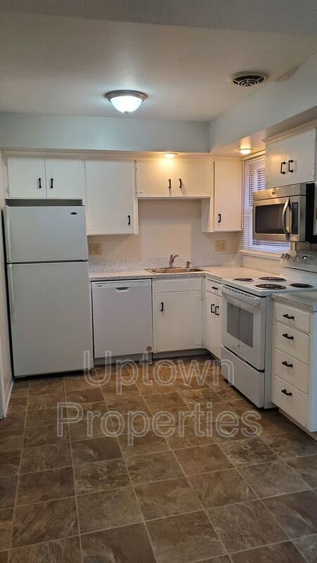 FREE First Month's Rent: 2BD/1.5BTH Townhome + Private Fenced Patio + W/D in unit + Parking Included property image
