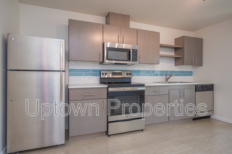 Studio in Modern Complex Near Water at Willamette Park property image