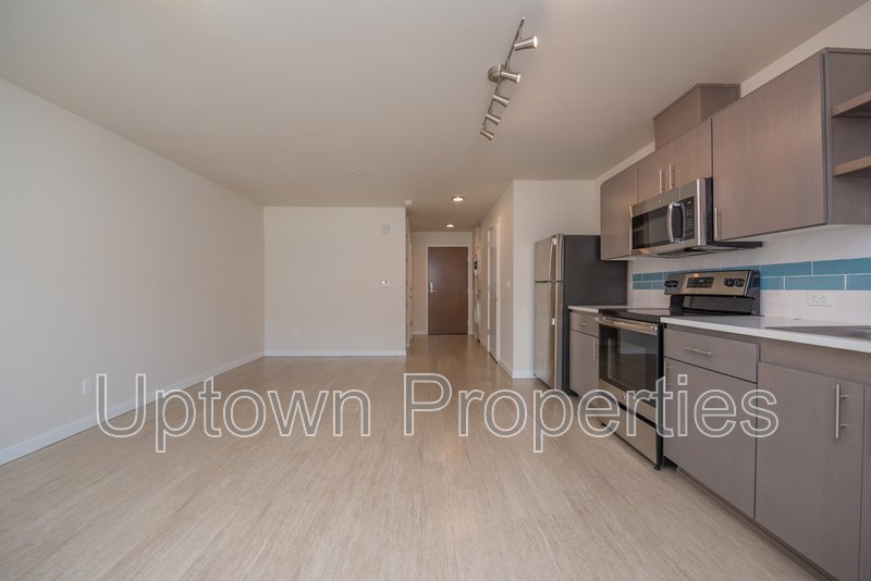 Studio in Modern Complex Near Water at Willamette Park property image