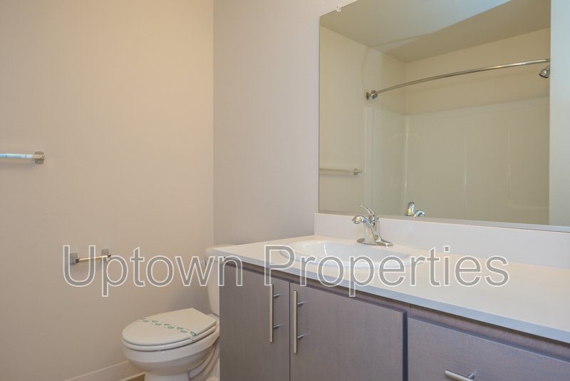 Studio in Modern Complex Near Water at Willamette Park property image