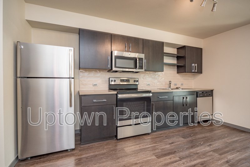 Studio in Modern Complex Near Water at Willamette Park property image