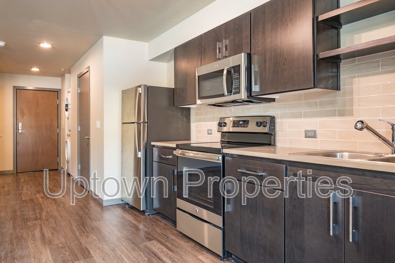 Studio in Modern Complex Near Water at Willamette Park property image