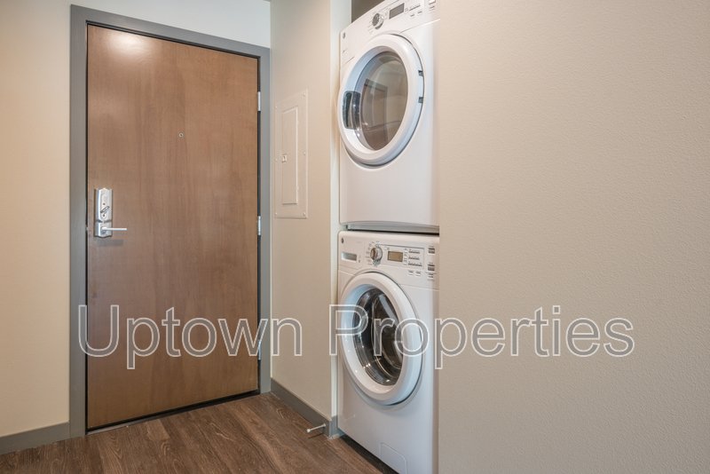 Studio in Modern Complex Near Water at Willamette Park property image