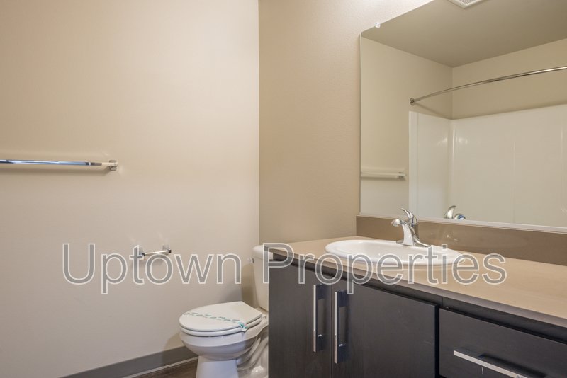 Studio in Modern Complex Near Water at Willamette Park property image