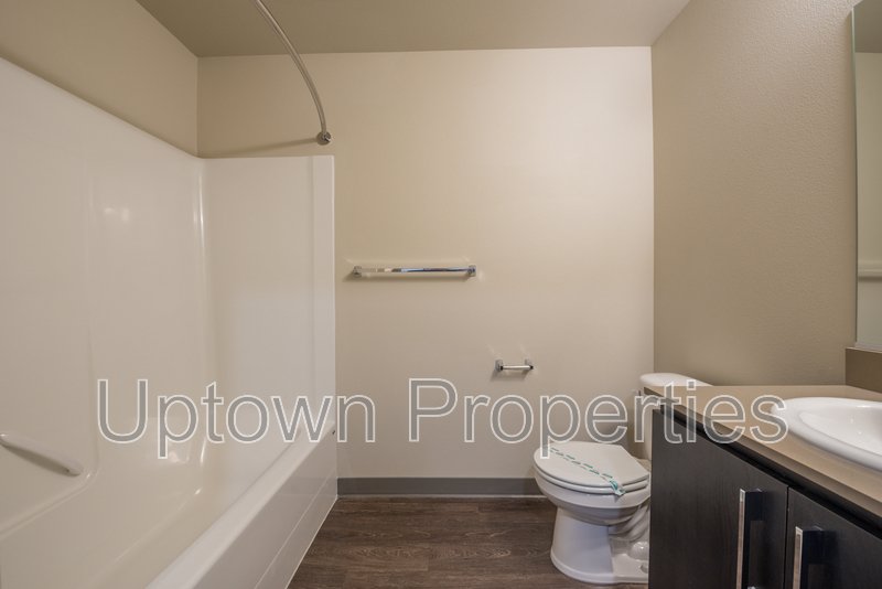 Studio in Modern Complex Near Water at Willamette Park property image