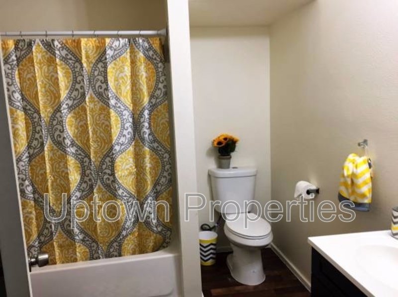 1 Bedroom + Private Deck + Walk to Downtown Hillsboro! Off-street parking included property image