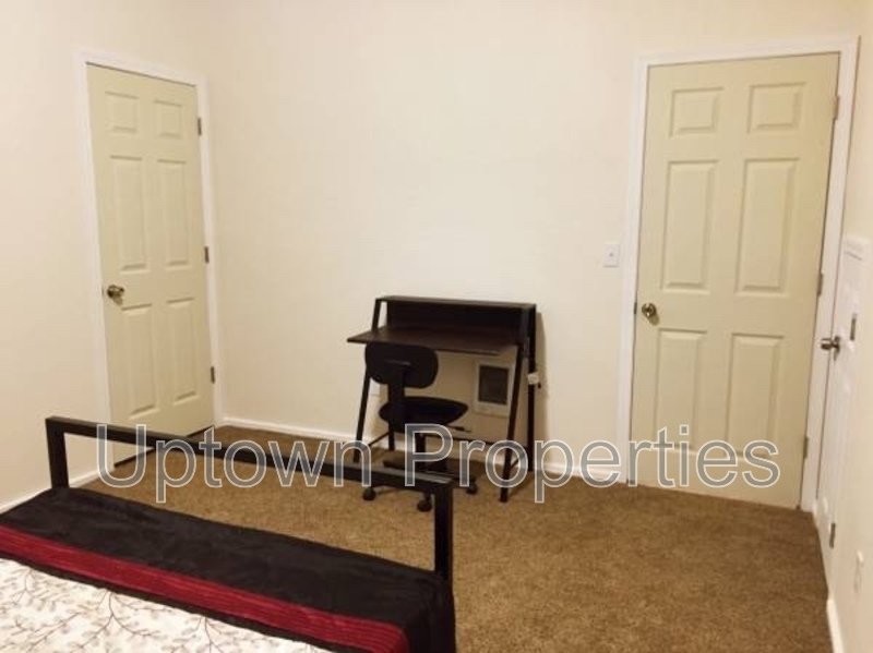 1 Bedroom + Private Deck + Walk to Downtown Hillsboro! Off-street parking included property image