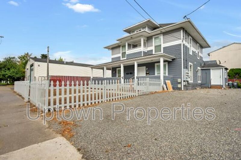 1 Bedroom + Private Deck + Walk to Downtown Hillsboro! Off-street parking included property image