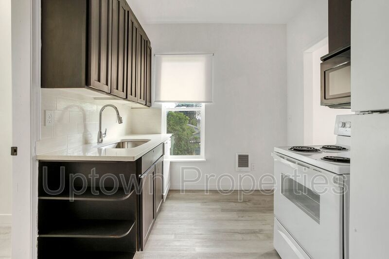 Newly-renovated studio unit in downtown Hillsboro! **100% OFF March's rent! property image