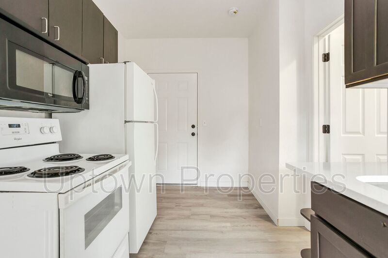 Newly-renovated studio unit in downtown Hillsboro! **100% OFF March's rent! property image
