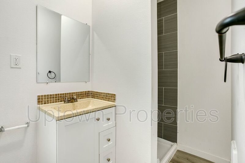 Newly-renovated studio unit in downtown Hillsboro! **100% OFF March's rent! property image