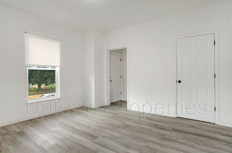 Newly-renovated studio unit in downtown Hillsboro! **100% OFF March's rent! property image