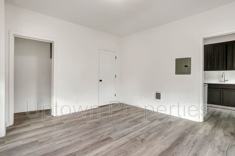 Newly-renovated studio unit in downtown Hillsboro! **100% OFF March's rent! property image