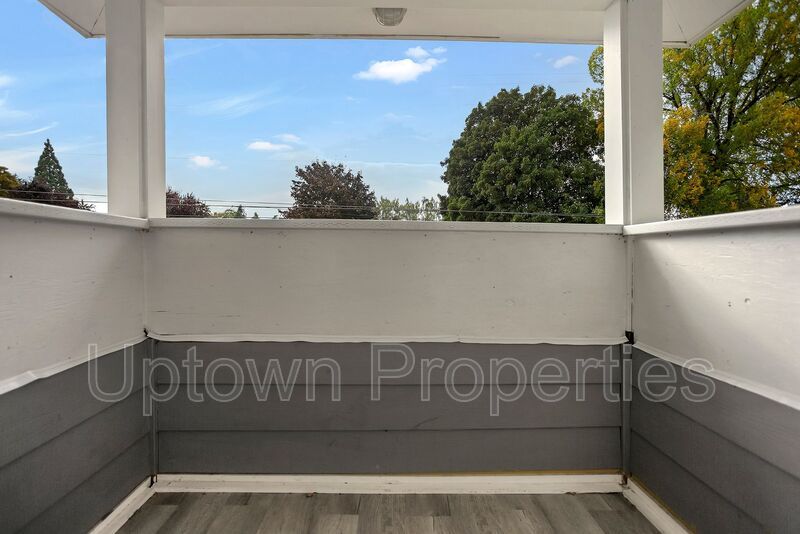 Newly-renovated studio unit in downtown Hillsboro! **100% OFF March's rent! property image