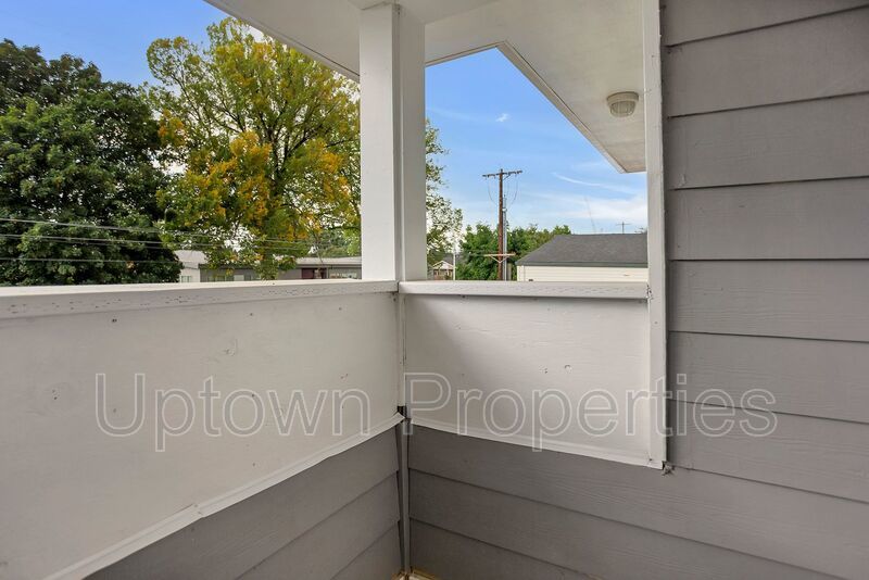 Newly-renovated studio unit in downtown Hillsboro! **100% OFF March's rent! property image