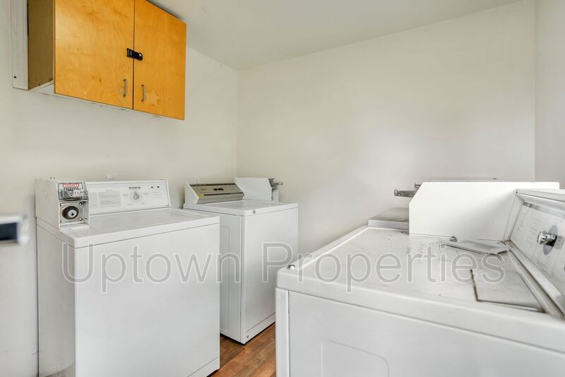 Newly-renovated studio unit in downtown Hillsboro! **100% OFF March's rent! property image