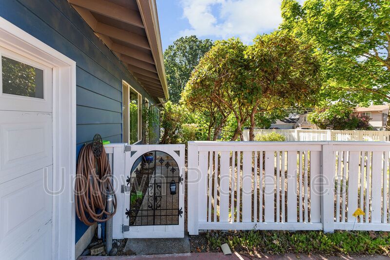 Cozy Single-Level Home in Prime Beaverton Location! property image