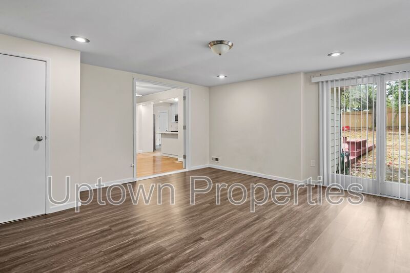 4 Bedroom, 2 Bathroom Home in Great Royal Woodlands + Included Washer/Dryer + Garage Parking property image