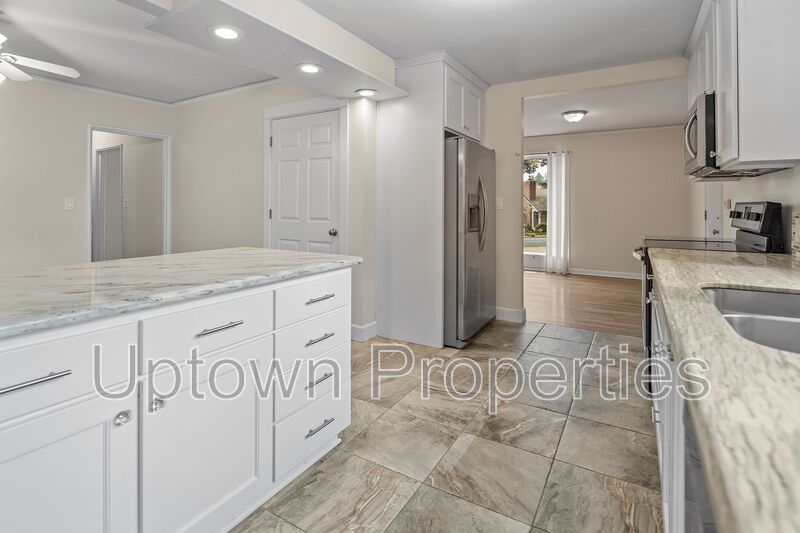 4 Bedroom, 2 Bathroom Home in Great Royal Woodlands + Included Washer/Dryer + Garage Parking property image