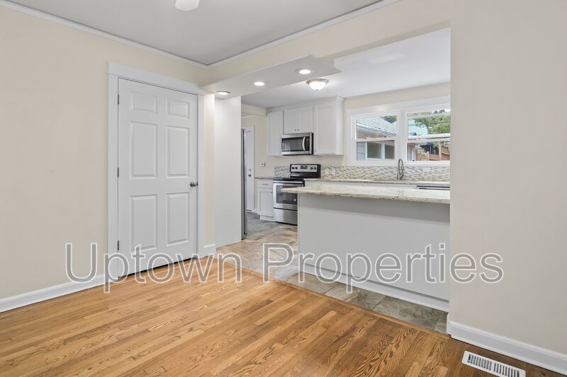 4 Bedroom, 2 Bathroom Home in Great Royal Woodlands + Included Washer/Dryer + Garage Parking property image