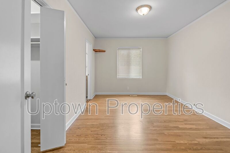 4 Bedroom, 2 Bathroom Home in Great Royal Woodlands + Included Washer/Dryer + Garage Parking property image