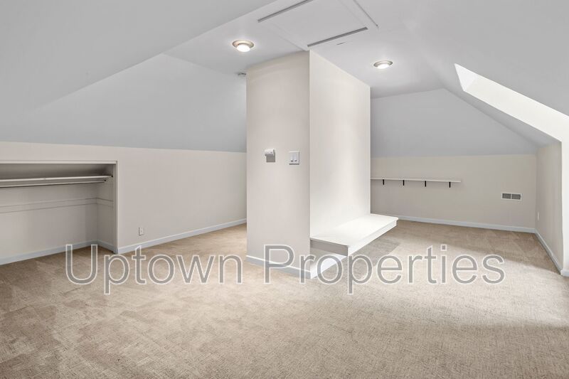 4 Bedroom, 2 Bathroom Home in Great Royal Woodlands + Included Washer/Dryer + Garage Parking property image