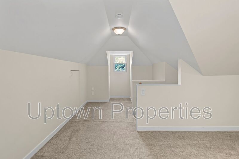 4 Bedroom, 2 Bathroom Home in Great Royal Woodlands + Included Washer/Dryer + Garage Parking property image