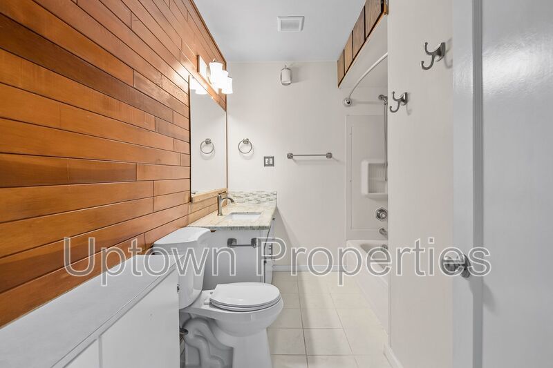 4 Bedroom, 2 Bathroom Home in Great Royal Woodlands + Included Washer/Dryer + Garage Parking property image