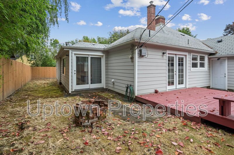 4 Bedroom, 2 Bathroom Home in Great Royal Woodlands + Included Washer/Dryer + Garage Parking property image