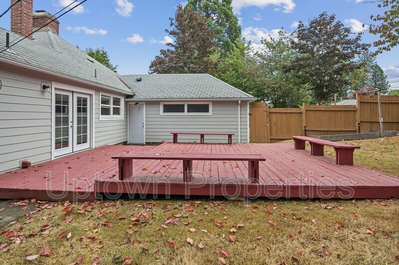 4 Bedroom, 2 Bathroom Home in Great Royal Woodlands + Included Washer/Dryer + Garage Parking property image